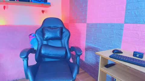 Snapshot of hotcakes_uwu chatting on May 9, 4:06 am Hotcakes online show from May 9, 4:06 am