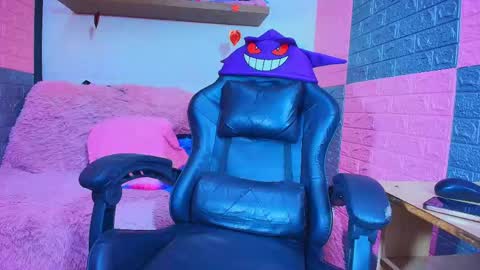Snapshot of hotcakes_uwu chatting on May 12, 2:52 am Hotcakes online show from May 12, 2:52 am
