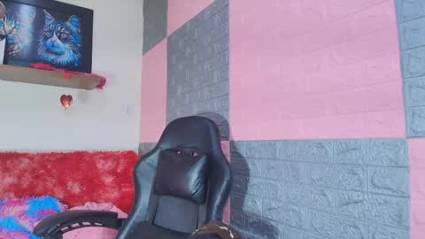 Snapshot of hotcakes_uwu chatting on June 3, 3:20 am Hotcakes online show from June 3, 3:20 am