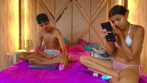 hotcouple_222 online show from November 6, 7:42 am