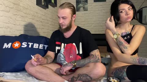 YounHotCouple online show from December 17, 11:06 am