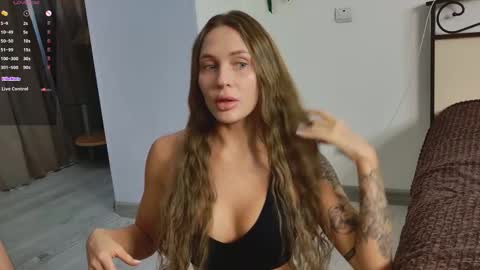 Anna 23   Archie 25  online show from March 24, 8:08 am
