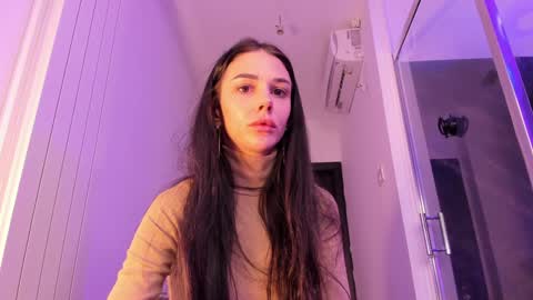 hotfallingdevil online show from March 16, 5:35 am