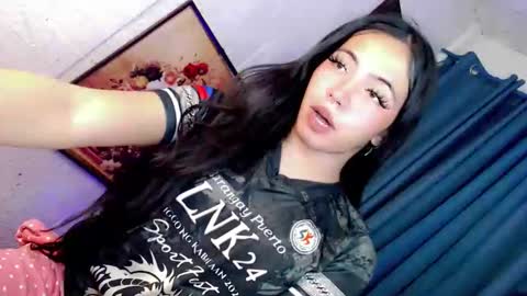 Snapshot of hotfucking_queen1111 chatting on February 12, 9:04 am hotfucking_queen1111 online show from February 12, 9:04 am