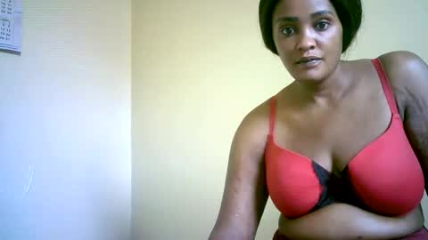Snapshot of hotgold_311379 chatting on February 20, 5:04 am hotgold_311379 online show from February 20, 5:04 am