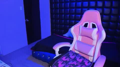 hannah online show from November 21, 3:27 am