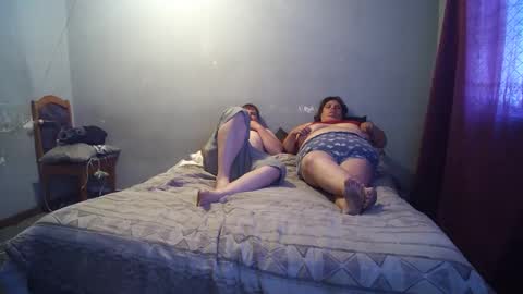 Snapshot of hothouse18xxx chatting on December 2, 5:26 am hothouse18xxx online show from December 2, 5:26 am