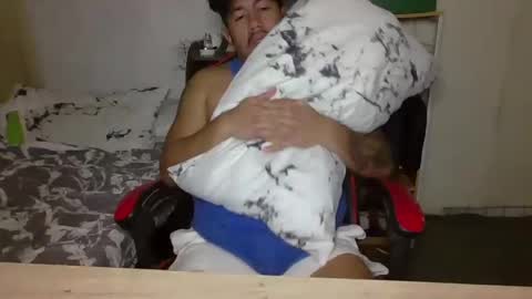 Snapshot of hothunkybear23 chatting on January 5, 12:42 am Khel online show from January 5, 12:42 am