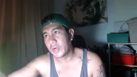 Snapshot of hothunkybear23 chatting on December 18, 1:55 am Khel online show from December 18, 1:55 am