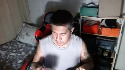 Snapshot of hothunkybear23 chatting on December 20, 2:18 am Khel online show from December 20, 2:18 am