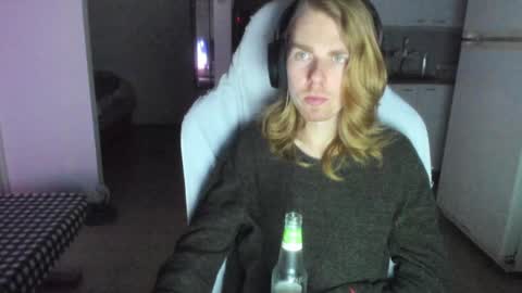 Snapshot of hotinhell666 chatting on December 4, 6:28 pm Hikikomori Alex online show from December 4, 6:28 pm