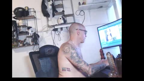 Snapshot of hotkinkytat chatting on April 6, 5:19 am hotkinkytat online show from April 6, 5:19 am
