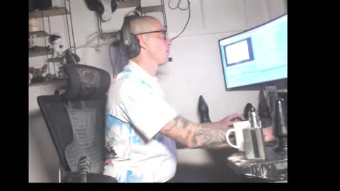 Snapshot of hotkinkytat chatting on April 12, 9:31 pm hotkinkytat online show from April 12, 9:31 pm