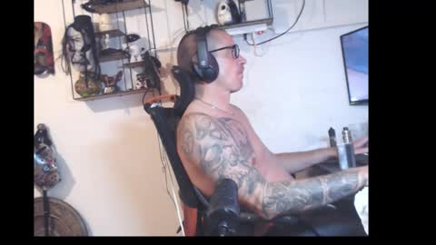 Snapshot of hotkinkytat chatting on April 18, 1:53 am hotkinkytat online show from April 18, 1:53 am
