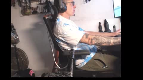 Snapshot of hotkinkytat chatting on April 29, 10:52 am hotkinkytat online show from April 29, 10:52 am