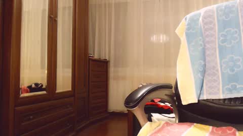 Angela online show from December 6, 9:35 pm