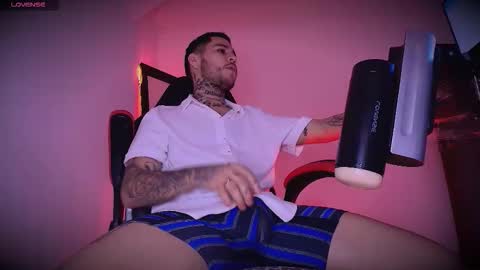 Snapshot of hotlatinox20cm chatting on January 7, 7:27 pm HoTLatinoX20CM online show from January 7, 7:27 pm