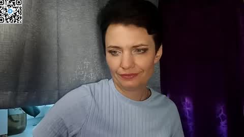 Snapshot of hotmamaqueen234 chatting on May 4, 3:52 pm hotmamaqueen234 online show from May 4, 3:52 pm