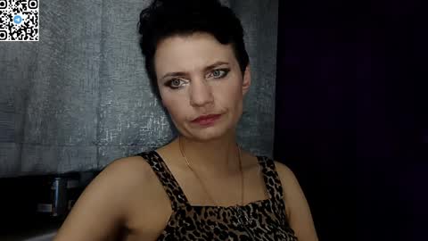 Snapshot of hotmamaqueen234 chatting on May 7, 7:52 pm hotmamaqueen234 online show from May 7, 7:52 pm