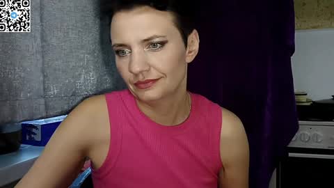 Snapshot of hotmamaqueen234 chatting on May 17, 4:03 pm hotmamaqueen234 online show from May 17, 4:03 pm