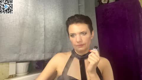 Snapshot of hotmamaqueen234 chatting on May 30, 8:06 pm hotmamaqueen234 online show from May 30, 8:06 pm