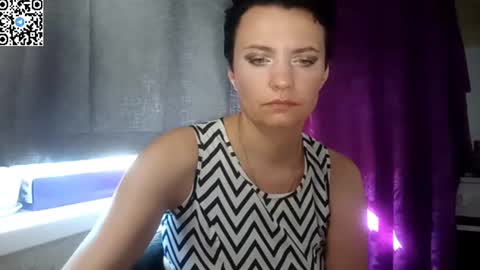 Snapshot of hotmamaqueen234 chatting on June 8, 1:33 pm hotmamaqueen234 online show from June 8, 1:33 pm
