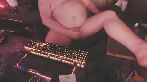 Snapshot of hotmike291112 chatting on February 9, 8:29 am hotmike291112 online show from February 9, 8:29 am