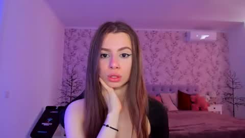 Snapshot of hotmolly_ chatting on June 19, 9:46 am hotmolly_ online show from June 19, 9:46 am