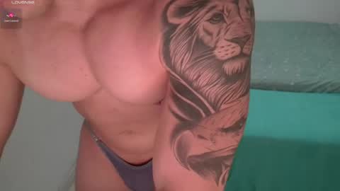 Snapshot of hotmusclebaby chatting on June 15, 7:32 am Max online show from June 15, 7:32 am