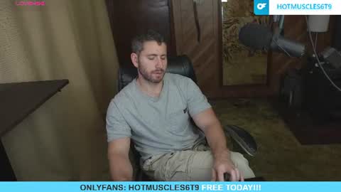 Snapshot of hotmuscles6t9 chatting on June 16, 1:41 am hotmuscles6t9 online show from June 16, 1:41 am