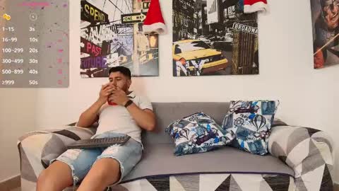 Snapshot of hott_asses chatting on December 9, 7:18 pm hott_asses online show from December 9, 7:18 pm