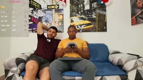 Snapshot of hott_asses chatting on December 23, 6:27 pm hott_asses online show from December 23, 6:27 pm