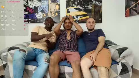 Snapshot of hott_asses chatting on January 5, 1:26 pm hott_asses online show from January 5, 1:26 pm