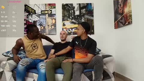 Snapshot of hott_asses chatting on January 18, 2:23 pm hott_asses online show from January 18, 2:23 pm