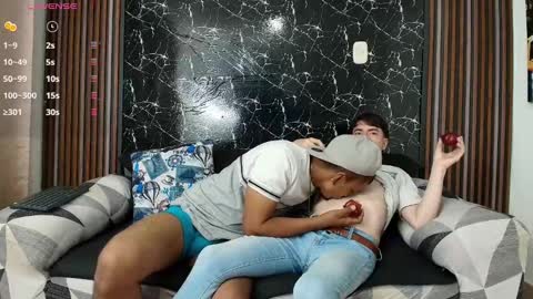 Snapshot of hott_asses chatting on February 12, 11:41 pm hott_asses online show from February 12, 11:41 pm