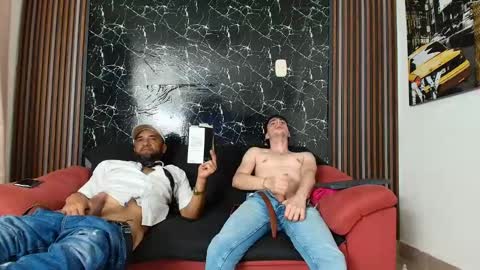 Snapshot of hott_asses chatting on February 19, 2:33 am hott_asses online show from February 19, 2:33 am