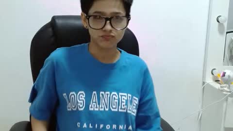 Snapshot of hott_cute69 chatting on November 17, 9:04 am hott_cute69 online show from November 17, 9:04 am