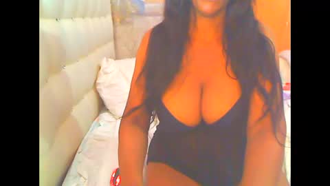 Snapshot of hottesa2019 chatting on May 1, 11:59 am THEONE online show from May 1, 11:59 am