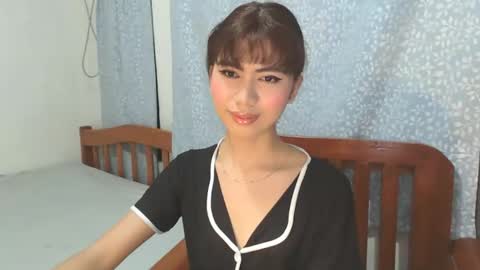 hottestdella69 online show from October 26, 12:00 pm