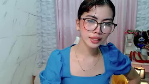 hottestdella69 online show from December 3, 5:44 pm