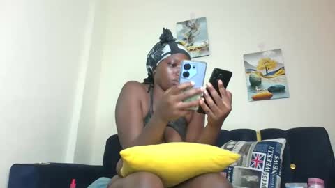 Snapshot of hottie_amor chatting on February 14, 8:22 am AMOR online show from February 14, 8:22 am