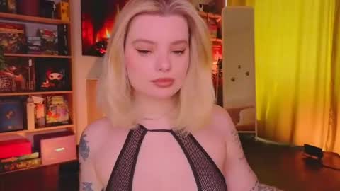 Snapshot of hottie_jane chatting on May 3, 9:48 am Jane online show from May 3, 9:48 am