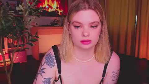 Snapshot of hottie_jane chatting on June 28, 3:29 pm Jane online show from June 28, 3:29 pm