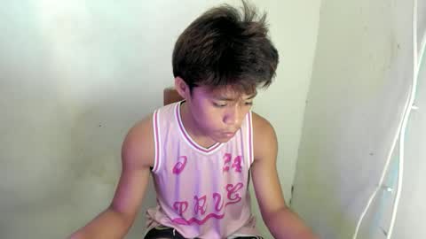 hottie_migs online show from April 19, 11:09 am