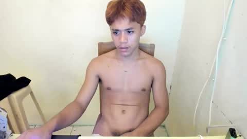 hottie_migs online show from May 5, 5:10 pm