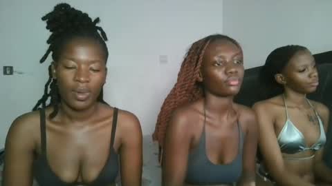 Snapshot of hottie_mistie chatting on June 25, 5:23 am hottie_mistie online show from June 25, 5:23 am