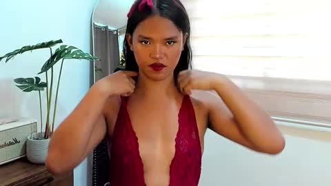 Maxine online show from December 2, 5:35 am