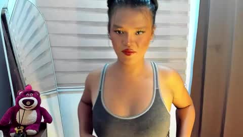 Maxine online show from December 16, 1:38 pm