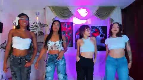 Snapshot of hotties_kittens18 chatting on October 1, 4:13 pm hotties_kittens18 online show from October 1, 4:13 pm