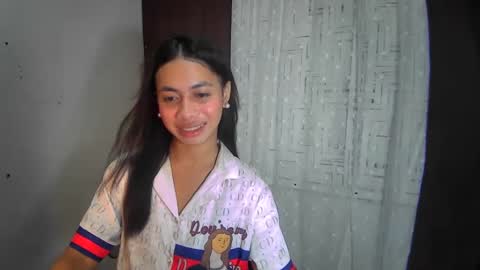 Snapshot of hottiescummerx chatting on December 7, 11:34 pm N I C A online show from December 7, 11:34 pm